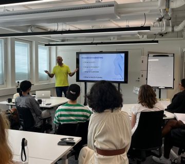 Right Time to Talk Price in Sales Meeting